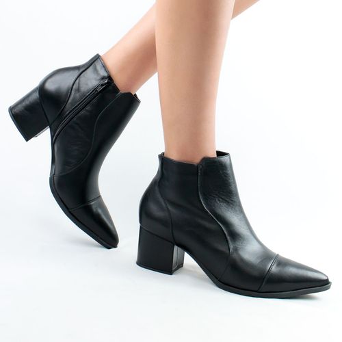 Bota Cano Curto Latina Preto